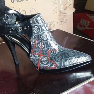 Ladies shoes